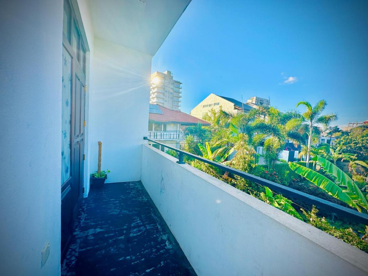 Sea Breeze Guest House Negombo Exterior foto