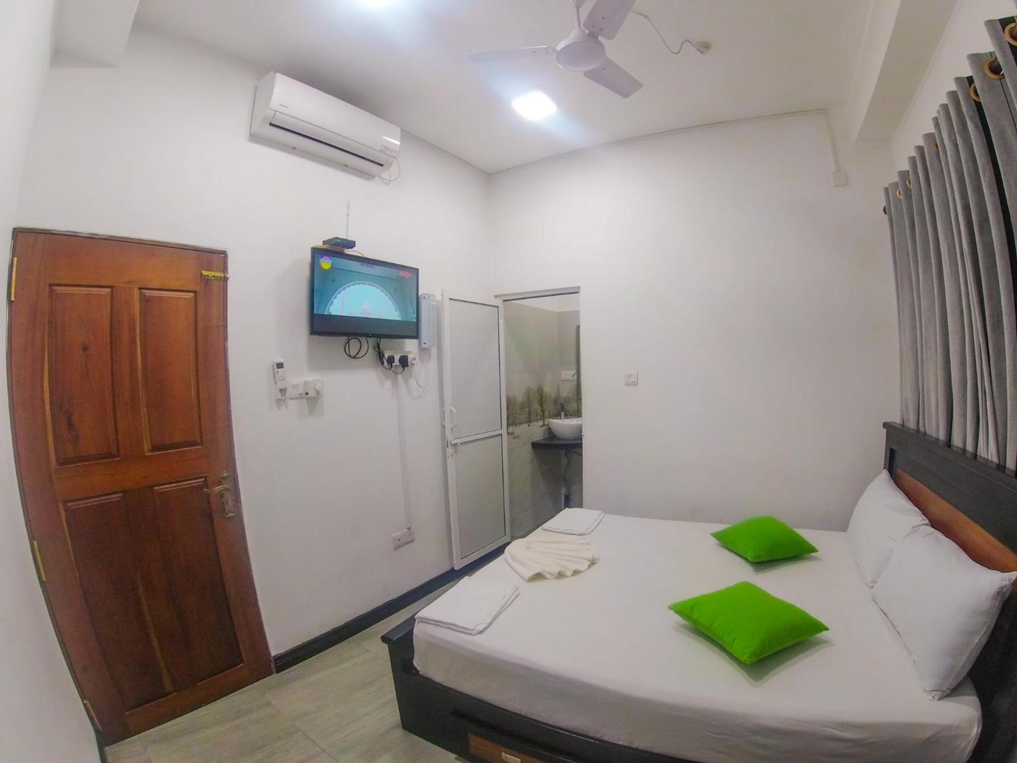 Sea Breeze Guest House Negombo Zimmer foto
